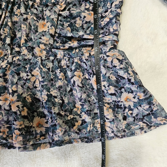 ASTR The Label Clairemont Top Floral Size Medium - Picture 9 of 9